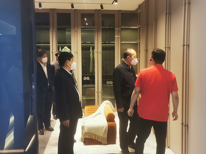 参观Z6人生就是博家居出产车间